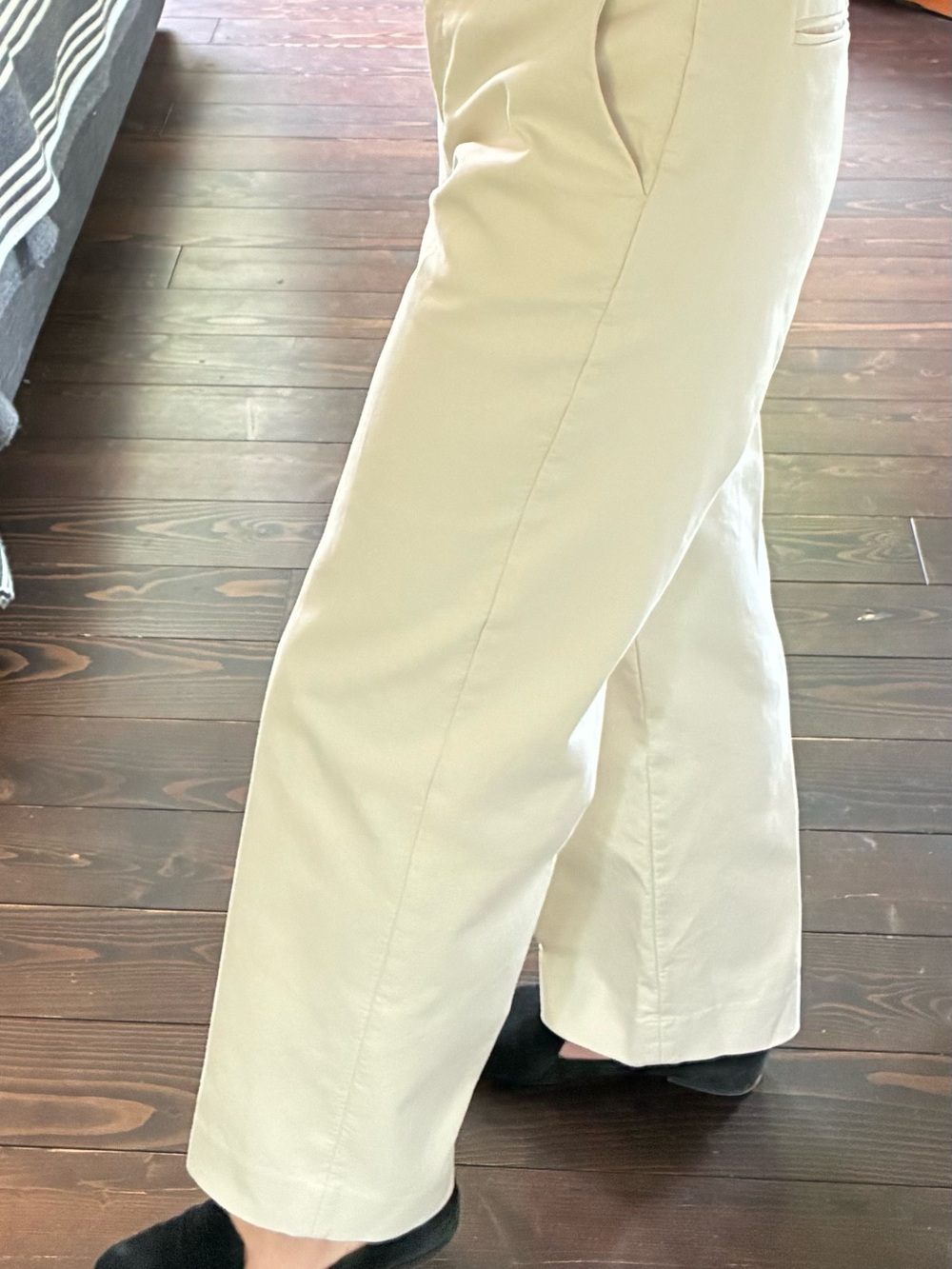 Women’s Straight-Leg Chino Pants in Cream